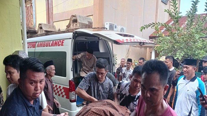Nenek Ayuning saat di rumah duka jalan Selero Kelurahan Cereme Kecamatan Lubuklinggau Timur II, Rabu (15/11/2023).