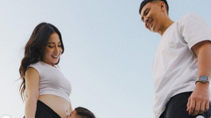 Nikita Willy baru saja membagikan kabar bahagia atas kehamilan keduanya, diketahui, sebelumnya Nikita Willy sempat mengalami keguguran
