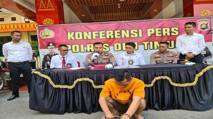 Kapolres OKU Timur AKBP Dwi Agung Setyono pimpin Konferensi Pers penangkapan pelaku pemerasan kepala sekolah, Senin (16/10/2023).