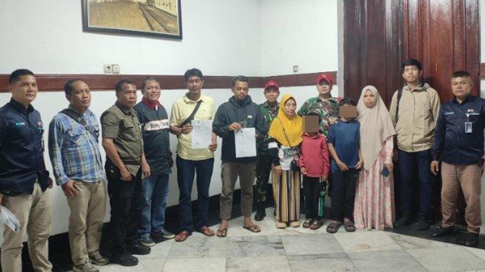 PELEMPARAN KACA KRL - Terungkap pelaku yang melempari batu ke Kereta rel listrik (KRL) CLI-125 yang baru meluncur di wilayah Jabodebek dua bulan pada Jumat (11/7/2025) sore.
