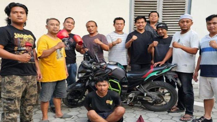 Pelaku pembunuhan SNH (19), santriwati yang ditemukan tewas di kebun jagung di Darupono, Kendal, Jawa Tengah, akhirnya ditangkap.