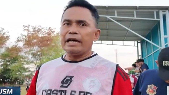 Pelatih Persewangi Banyuwangi Syamsuddin Batola meninggal dunia dalam kecelakaan di ruas tol Pasuruan-Probolinggo, Kamis (12/12/2024)