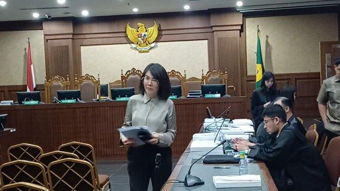 Pemilik perusahaan money changer PT Quantum Skyline Exchange (QSE) Helena Lim usai membacakan nota pembelaan atau pleidoi di Pengadilan Tipikor Jakarta Pusat, Kamis (12/12/2024).