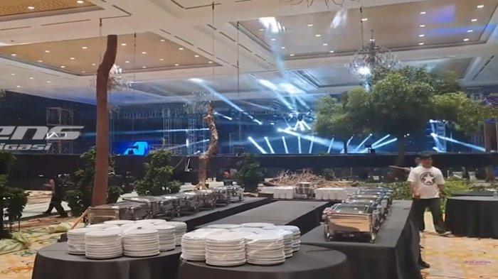 NGUNDUH MANTU AL GHAZALI - Penampakan jelang acara ngunduh mantu Al Ghazali dan Alyssa yang digelar Jakarta Convention Center (JCC), Senayan, Jakarta Pusat pada hari ini, Kamis (19/6/2025).