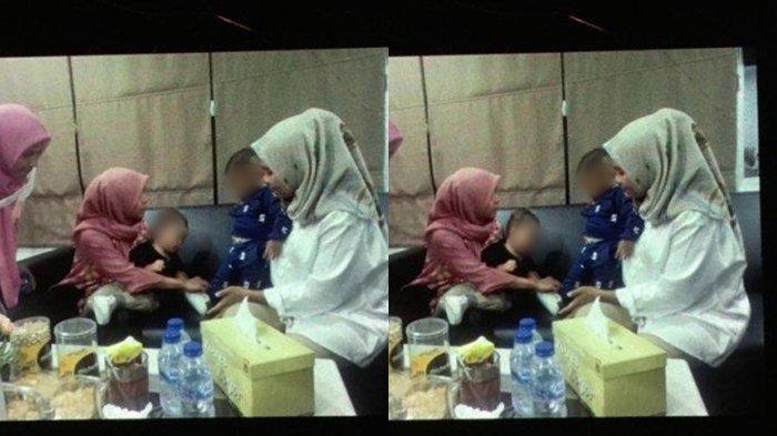 Penampakan kedua bayi tertukar di Bogor saat dipertemukan di satu ruangan bersama pihak Ibu S dan Ibu D dalam mediasi hasil tes DNA di Polres Bogor, Jumat (25/8/2023).