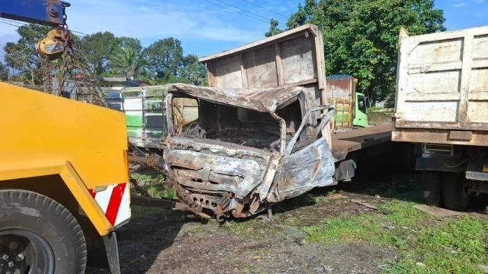 MOBIL TRUK TABRAK 6 KENDARAAN - Penampakan mobil-mobil yang terlibat tabrakan beruntun di Gerbang Tol Ciawi, Kota Bogor. Mobil-mobil ini dibawa ke pos polisi samping TKP, Rabu (5/2/2025). Begini kronologinya.