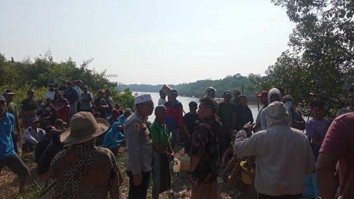Warga bersama polisi masih terus mencari keberadaan Samikun (42) yang dilaporkan hilang diterkam buaya, Selasa (26/9/2023).