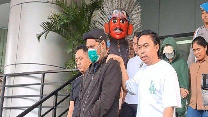 Pengakuan penyanyi Virgoun konsumsi narkoba dari rekannya, baru dua kali beli sabu.