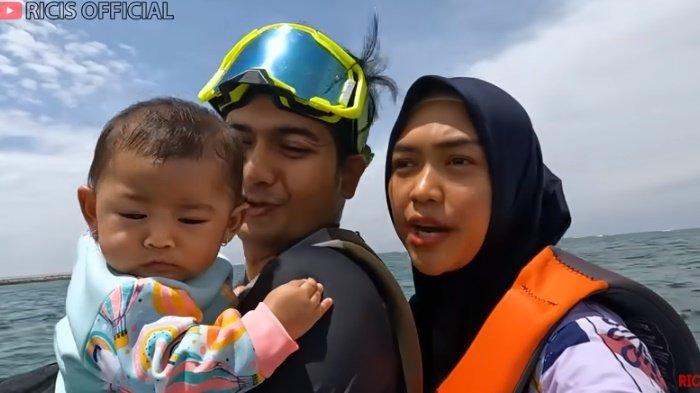 Penyebab Ria Ricis banjir hujatan lantaran mengajak sang anak yang masih berusia lima bulan untuk menaiki jetski. Media asal Inggris menyoroti