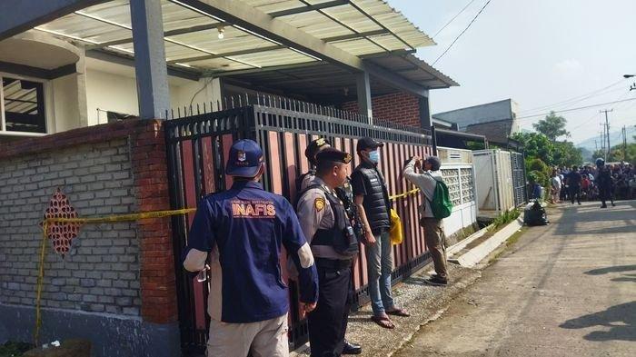 Terungkap awal mula polisi bisa mengungkap kasus pembunuhan Didi Hartanto (45), pegawai honorer berawal dari laporan pihak keluarga korban terkait hilangnya Didi 30 Maret 2024. Mayat dicor oleh tukang kebun