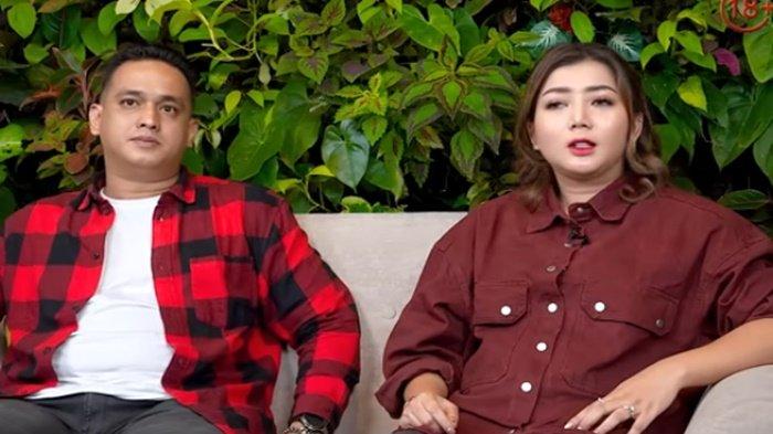 Pratiwi Noviyanthi dan Kuasa Hukumnya, Garry. Pratiwi berniat akan melaporkan Alvin Lim ke polisi atas dugaan pencemaran nama baik, pada Senin, (9/12/2024) mendatang