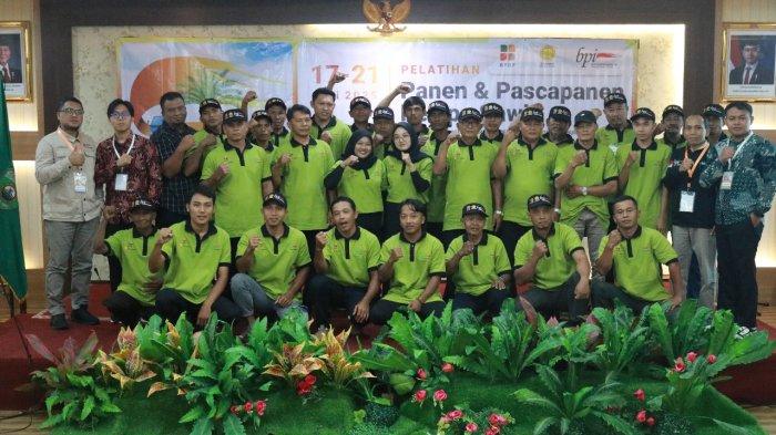 BPDP & DITJENBUN terus melakukan upaya intensif meningkatkan kompetensi pekebun sawit berupa pelatihan-pelatihan yang pelaksanaanya di kerjasamakan dengan lembaga professional antara lain BEST PLANTER INDONESIA (BPI).