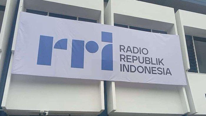 RRI - Radio Republik Indonesia (RRI) PHK Massal. Salah satu penyiar Radio Republik Indonesia (RRI) Pro 2 Ternate, mengungkapkan rasa kecewanya setelah dilakukan pemutusan hubungan kerja (PHK).