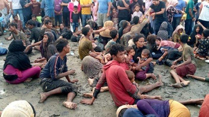 Ratusan Imigran Rohingya terdampar di Pantai Ujong Pie, Kecamatan Muara Tiga, Pidie, Senin (26/12/2022).