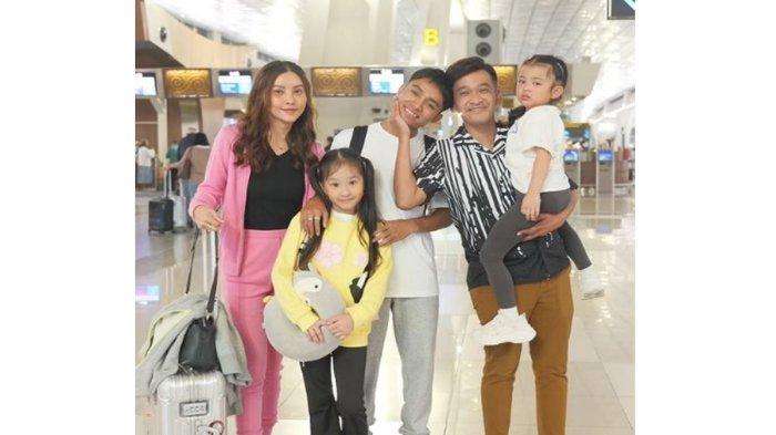 Ruben Onsu baru-baru ini terlihat akur dengan Sarwendah ditengah proses penceraiannya.