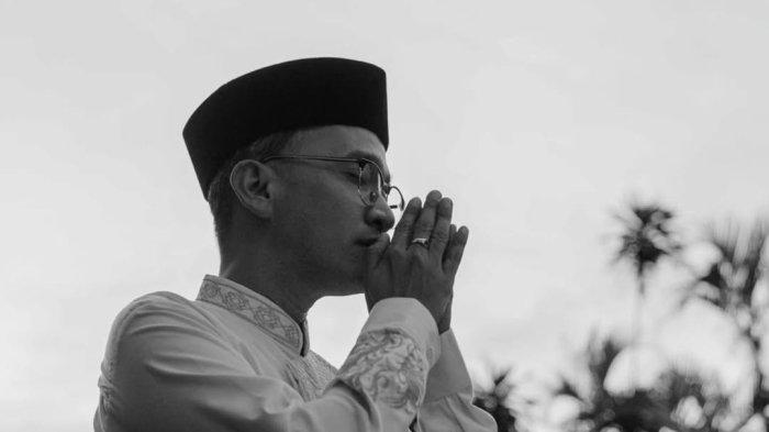 RUBEN BERANGKAT HAJI- Ruben Onsu menggunakan visa jalur furoda terancam batal berangkat, ia mrngaku hanya ingin menikmati proses yang telah ditetapkan oleh Allah