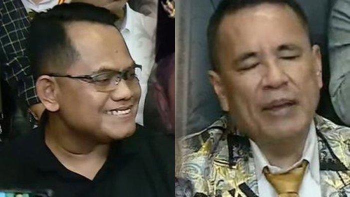 Rudiana dan Hotman Paris saat Konferensi Pers. Eks Wakapolri Komjen Pol (Purn) Oegroseno menyoroti kemunculan Iptu Rudiana bersama Hotman Paris dalam konferensi pers, terlihat cengengesan tertawa