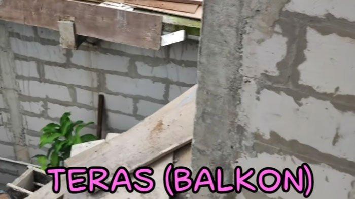 Rumah Arzum Balli dan Awan Punya Balkon di Lantai 2