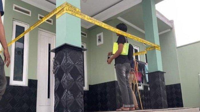 Rumah warga Kampung Cimayangsari, Desa Cimayang, Kecamatan Pamijahan, Kabupaten Bogor yang diduga menjadi korban perampokan, Rabu (18/9/2024). Pelaku diketahui kenal baik dengan korban.