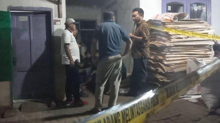 Kediaman S (19) pemuda asal Desa Urek-urek, Kecamatan Gondanglegi, Kabupaten Malang, Jawa Timur (Jatim), ditemukan tewas di dalam rumahnya, Jumat (5/7/2024).