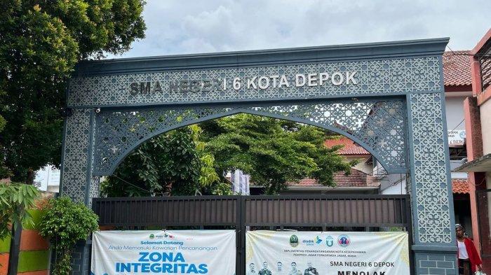 SMAN 6 DEPOK - SMAN 6 Depok ini berada di kawasan Limo, Cinere, Kota Depok. Kini Kepala Sekolah dicopot dari jabatannya oleh Gubernur Jawa Barat Dedi Mulyadi buntut pihak sekolah tetap memberangkatkan siswa untuk study tour ke Jawa Timur, meskipun telah ada larangan dari pemerintah provinsi. Kamis (20/2/2025).