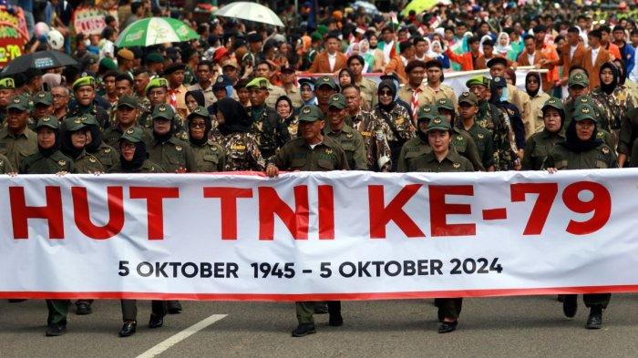 Sejumlah komunitas masyarakat ikut memeriahkan Defile HUT ke-79 TNI, Sabtu (5/10/2024)