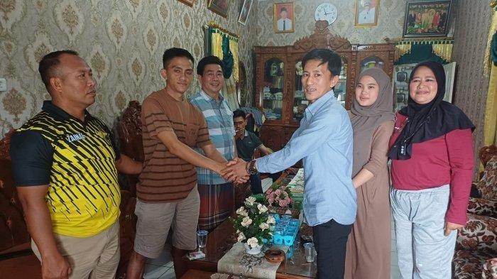 Sempat buat laporan polisi karena disuruh gigit balik anjing, warga dan petugas puskesmas di Kepahiang akhirnya sepakat damai.