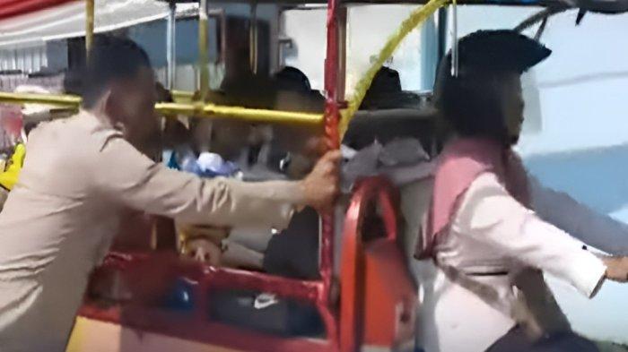 Seorang guru SD di Pangaerengan, bernama Sulasmiyati jadi sorotan karena kemuliaannya mengantar jemput muridnya untuk berangkat sekolah selama 4 tahun