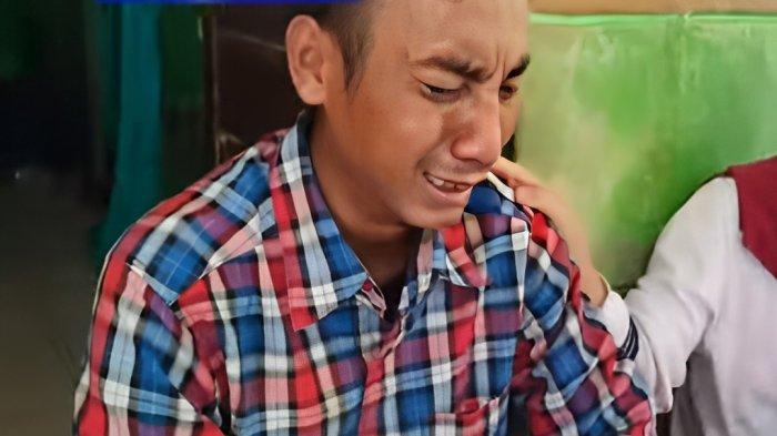 Setelah sang ibunda menangis meminta keadilan, kini paman Pegi tak bisa membentung air mata meratapi nasib keponakannya jadi tersangka kasus Vina