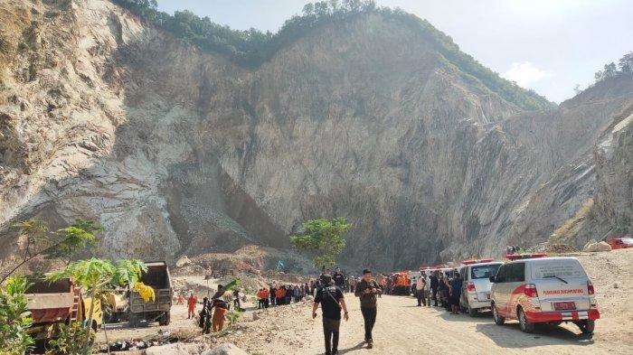 LONGSOR DI GUNUNG KUDA - Situasi terkini lokasi longsor di Gunung Kuda, Desa Cipanas, Kecamatan Dukupuntang, Kabupaten Cirebon, Sabtu (31/5/2025).