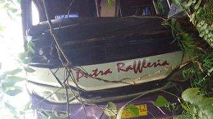 Sopir bus Putra Rafflesia yang tewas kecelakaan tunggal masuk jurang di hutan kawasan TNBBS Tebing Batu, Pekon Rata Agung, Kecamatan Lemong, Pesisir Barat, Lampung.