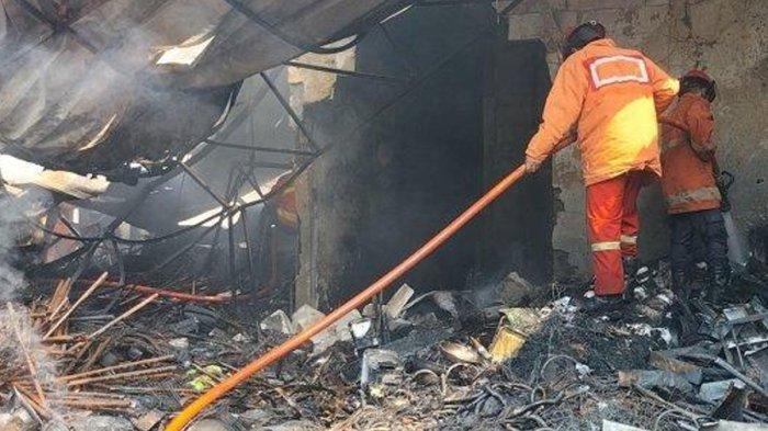 Sosok Satu Keluarga di Bekasi Tewas Berpelukan Terjebak Kebakaran di Gudang Perabotan, Pemilik Usaha