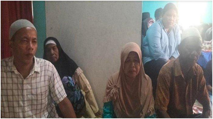 Sudah hampir 3 pekan berlalu, pencarian jemaah haji bernama Idun Rohim Zen bin Rohim (84) yang hilang saat Wukuf Arafah masih terus dilaksanakan. Keluarga dan warga rutin menggelar yasinan dan kirim doa.