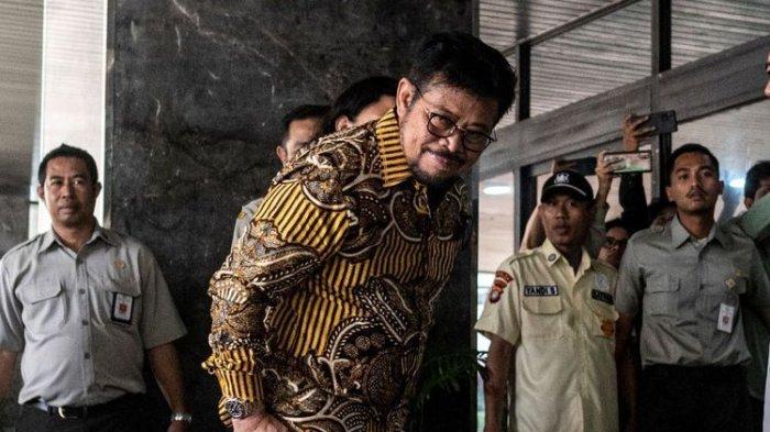Mentan Syahrul Yasin Limpo bersama Mensesneg Pratikno dan Menteri LHK Siti Nurbaya di Gedung Kemensetneg, Jakarta, Kamis (5/10/2023). SYL izin lihat ibu di kampung sehingga dirinya meminta pemeriksaan di KPK dijadwalkan ulang