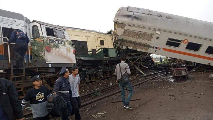Tabrakan Kereta Api Lokal Bandung Raya dan KA Turangga di Cicalengka