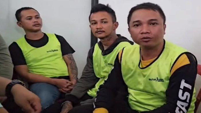 Tahan tangis para terpidana kasus Vina Cirebon mengaku senang dan puas Pegi Setiawan bebas, berharap keadilan.