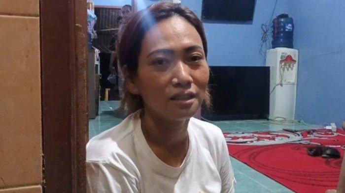 Tangis Siti Djuleha (43), Ibu Q (13) Siswi SMP Dikeroyok 12 Orang di Jatinegara Nyaris Pingsan, Lapor Polisi