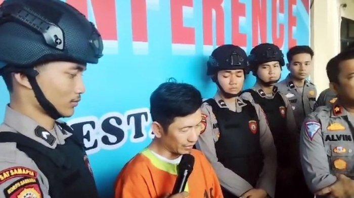 Tersangka penabrak satu keluarga hingga tewas, Antoni Romansyah (44) saat dihadirkan dalam konferensi pers di Mapolresta Pekanbaru, Riau, Kamis (2/1/2025).