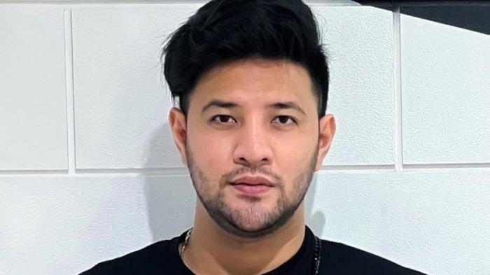 Terungkap nominal harga akun Instagram milik artis Ammar Zoni yang ingin dijualnya. dijual dengan harga mencapai Rp 2 miliar, diduga kesulitan ekonomi