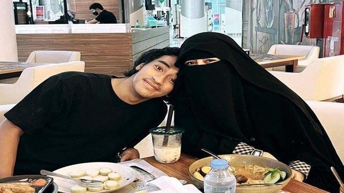 Unggahan Umi Pipik Dian Irawati jadi sorotan di tengah kabar tak sedap putranya, Abidzar Al Ghifari hingga trending di X (Twitter), singgung fitnahan