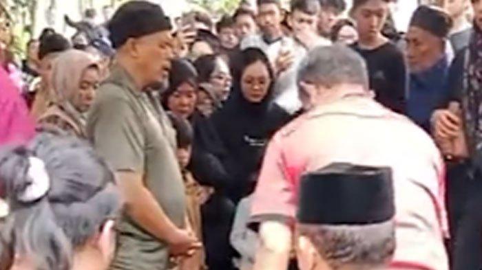 VIDEO Isak Tangis Pemakaman Kaisar Anak Drummer Matta Band Tewas Terseret Ombak di Bali