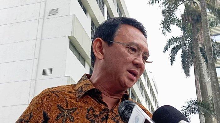 AHOK DIPERIKSA KEJAGUNG - Ahok kepada awak media di kawasan Kejaksaan Agung, Jakarta Kamis (13/3/2025). Ia menyebut akan memberikan informasi yang dibutuhkan terkait dengan dugaan korupsi di Pertamina.