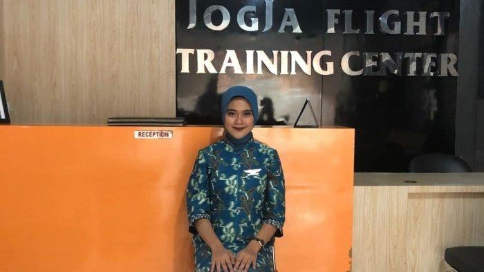 Calon pramugari asal Asahan, inisial ADF (19) diduga meninggal dunia dengan kondisi tak wajar saat menjalani kursus penerbangan di Sumatera Flight Education di Komplek Citra Garden, Kecamatan Medan Baru, Kota Medan pada Selasa 1 Oktober 2024.