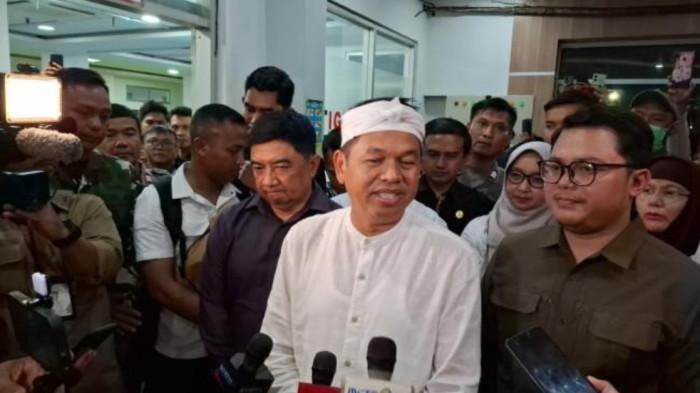 DEDI MULYADI - Gubernur Jawa Barat, Dedi Mulyadi langsung mengunjungi RSUD dr. Slamet Garut, Jumat (18/7/2025) malam.Gubernur Jateng Jenderal Luthfi Minta Penjabat Tak Bawa Kamera, Dedi Mulyadi Sindir Balik