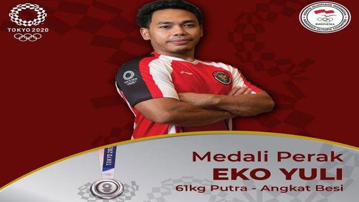 Atlet angkat besi Eko Yuli Irawan menyumbangkan medali perak untuk Indonesia di ajang Olimpiade Tokyo 2020, Minggu (25/7/2021).