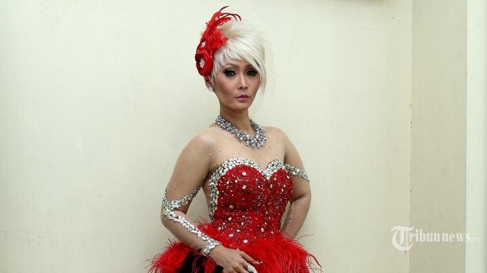 Penyanyi dangdut, Inul Daratista ditemui pada acara Satu Dekade Obsesi, di Studio 9 RCTI, Kebon Jeruk, Jakarta Barat, Kamis (15/1/2015). Inul Daratista menjadi penampil pada acara tersebut bersama sejumlah artis lainnya.(Tribunnews/Jeprima)