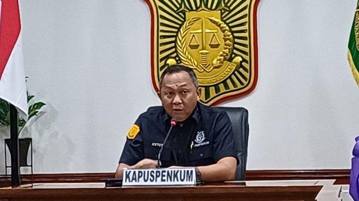 Kepala Pusat Penerangan Hukum Kejagung Ketut Sumedana dalam konferensi pers di kantornya, Jakarta, Rabu (29/5/2024). Ia mengungkap soal dugaan Anggota Densus 88 buntuti Jampidsus Kejagung.