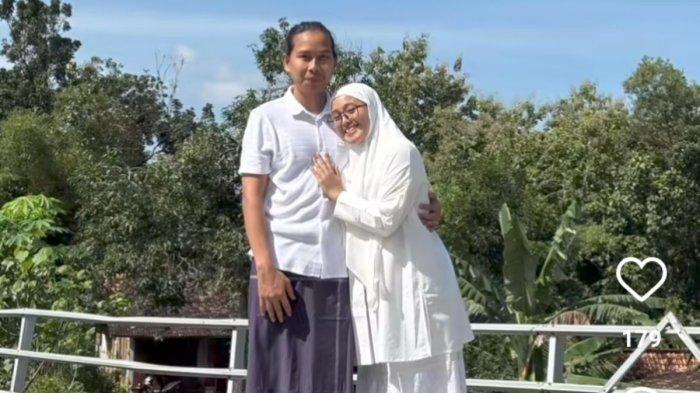 TERTINGGAL SAAT MUDIK - Cucu Muslikhah setelah rampung perjalanan mudik ke Boyolali, Jawa Tengah. Ia sempat tertinggal suaminya saat perjalanan mudik di rest area.