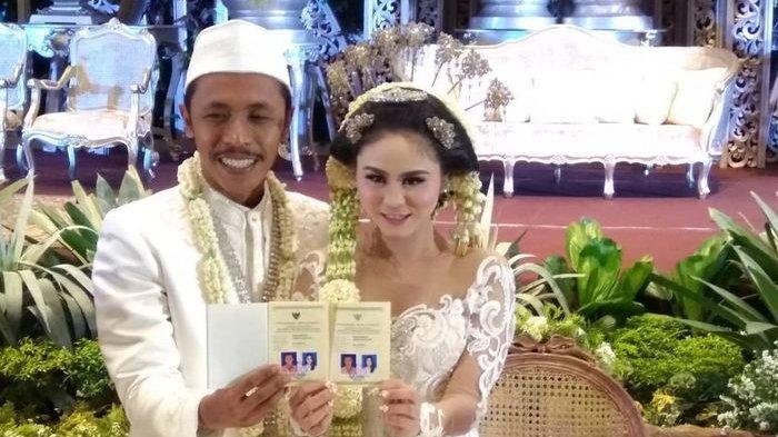 Pernikahan Furry Setya Pemeran Mas Pur Tukang Ojek Pengkolan