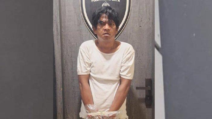 Fauzan Fahmi, pelaku mutilasi Sinta Handiyana (40), mayat wanita tanpa kepala ditemukan di dermaga kapal sebuah pom bensin, di Jalan Tuna, Muara Baru, Penjaringan, Jakarta Utara.